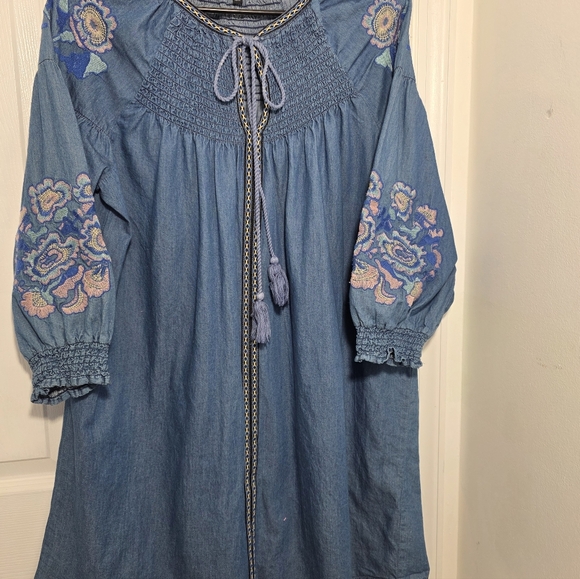 Romeo and Juliet Couture Blue Embroidered Boho Chambray Dress Medium - Picture 3 of 8